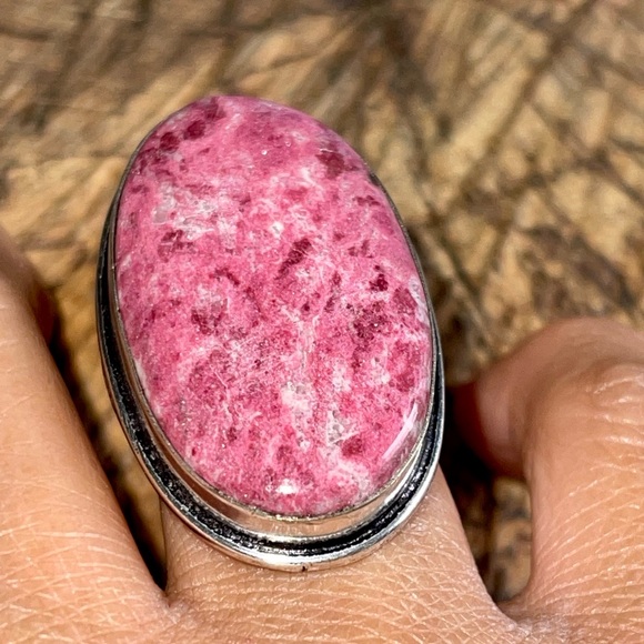 Bright Pink Thulite Ring Size 5 - Picture 12 of 15